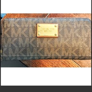 Michael kors wallet